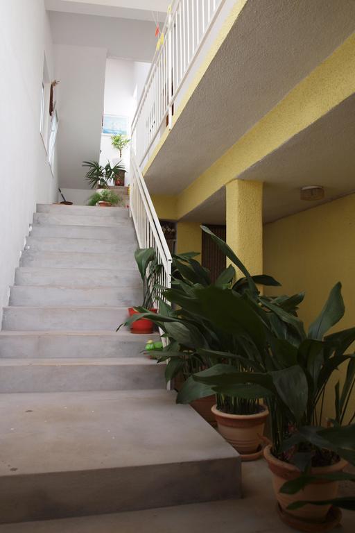 Apartments Viktorija Starigrad Paklenica Eksteriør billede