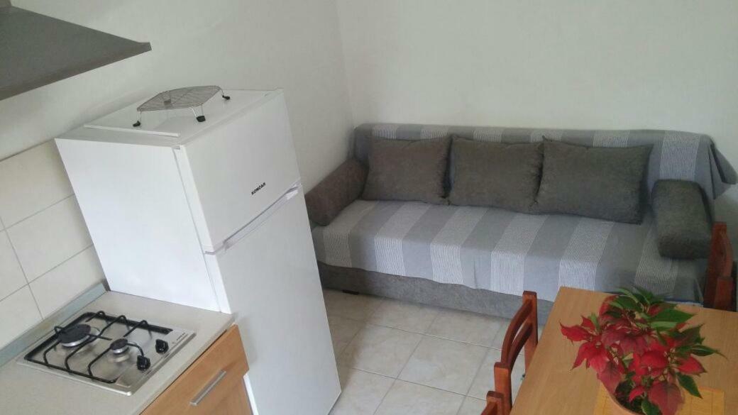 Apartments Viktorija Starigrad Paklenica Eksteriør billede