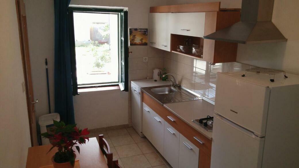 Apartments Viktorija Starigrad Paklenica Eksteriør billede