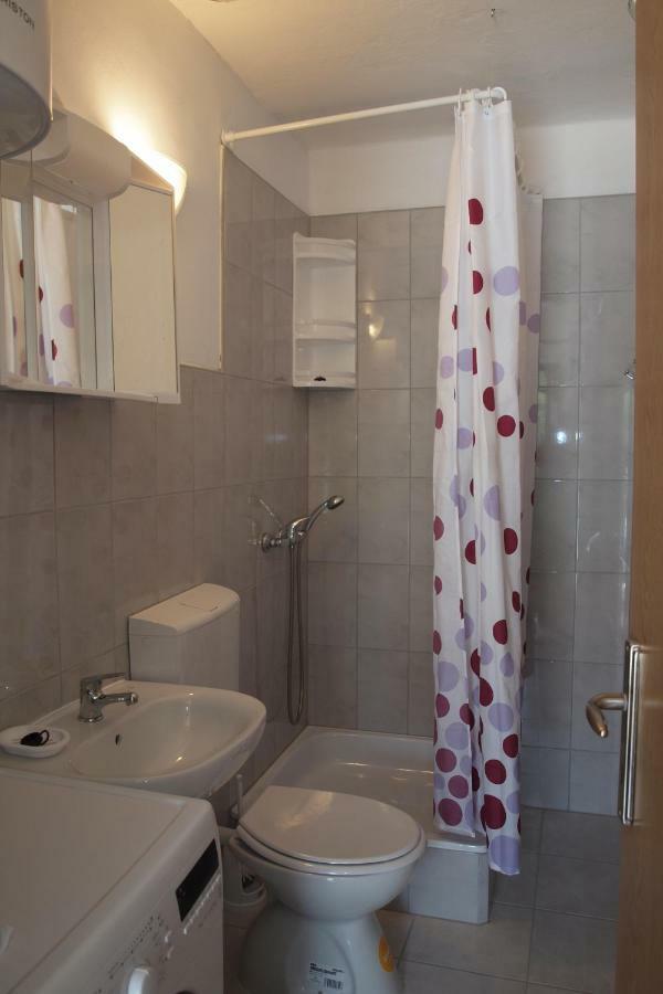 Apartments Viktorija Starigrad Paklenica Eksteriør billede