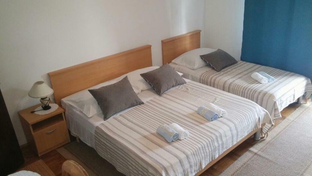 Apartments Viktorija Starigrad Paklenica Eksteriør billede