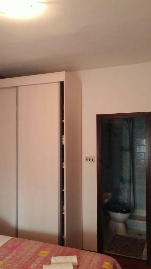 Apartments Viktorija Starigrad Paklenica Eksteriør billede