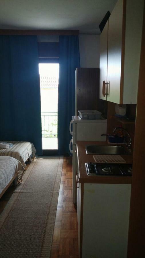Apartments Viktorija Starigrad Paklenica Eksteriør billede