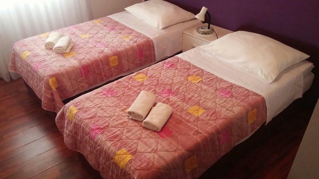 Apartments Viktorija Starigrad Paklenica Eksteriør billede